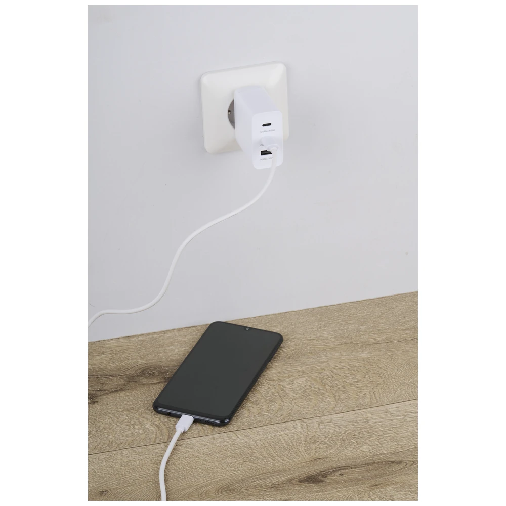 Grundig Stekker Lader Usb-A EN 2Xusb-C Uitgang 65W