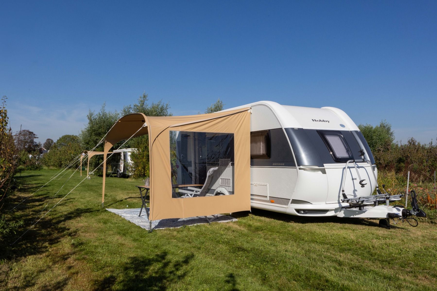 KARSTEN TOURING ZIJWAND MET RAAM BEIGE