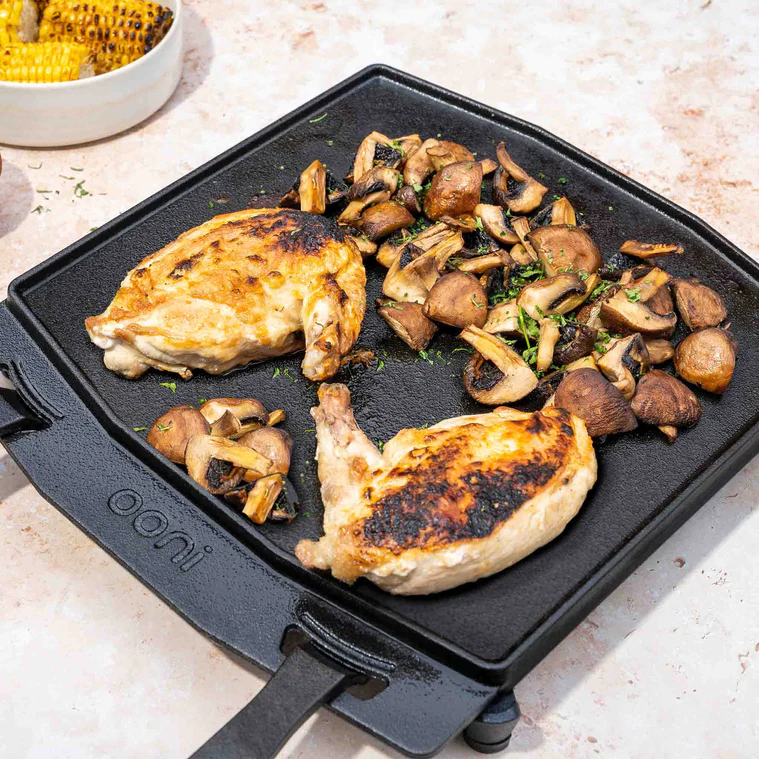 Ooni Grillpan Grizzler Dubbel 33 X 35 Cm Met Serveerplank