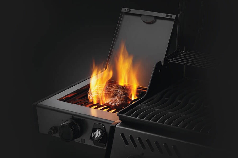 Napoleon Gasbarbecue Freestyle 425 4 M. Sizzle Zone Zijbr Graphite