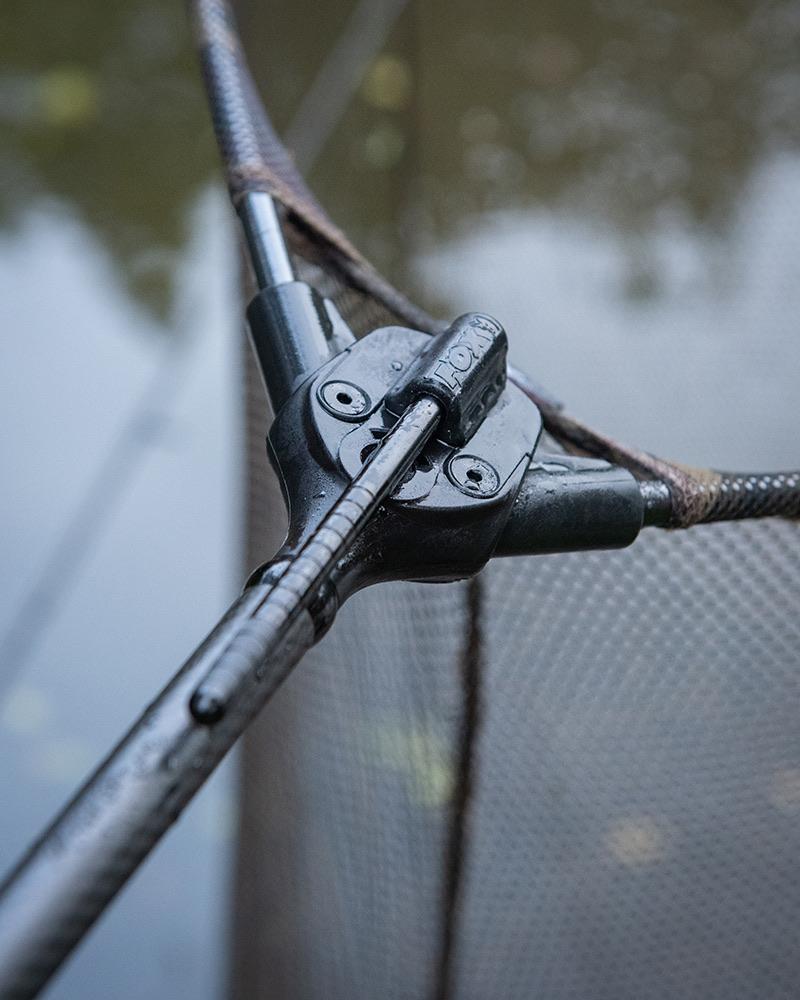 Fox Lever-Lok Landing Net-42In 8Ft 2 Piece Handle