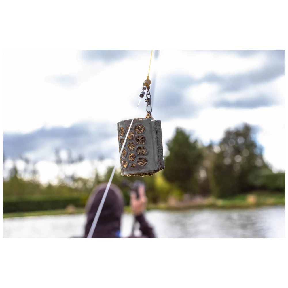 Preston Carp Maggot Feeder S-20G