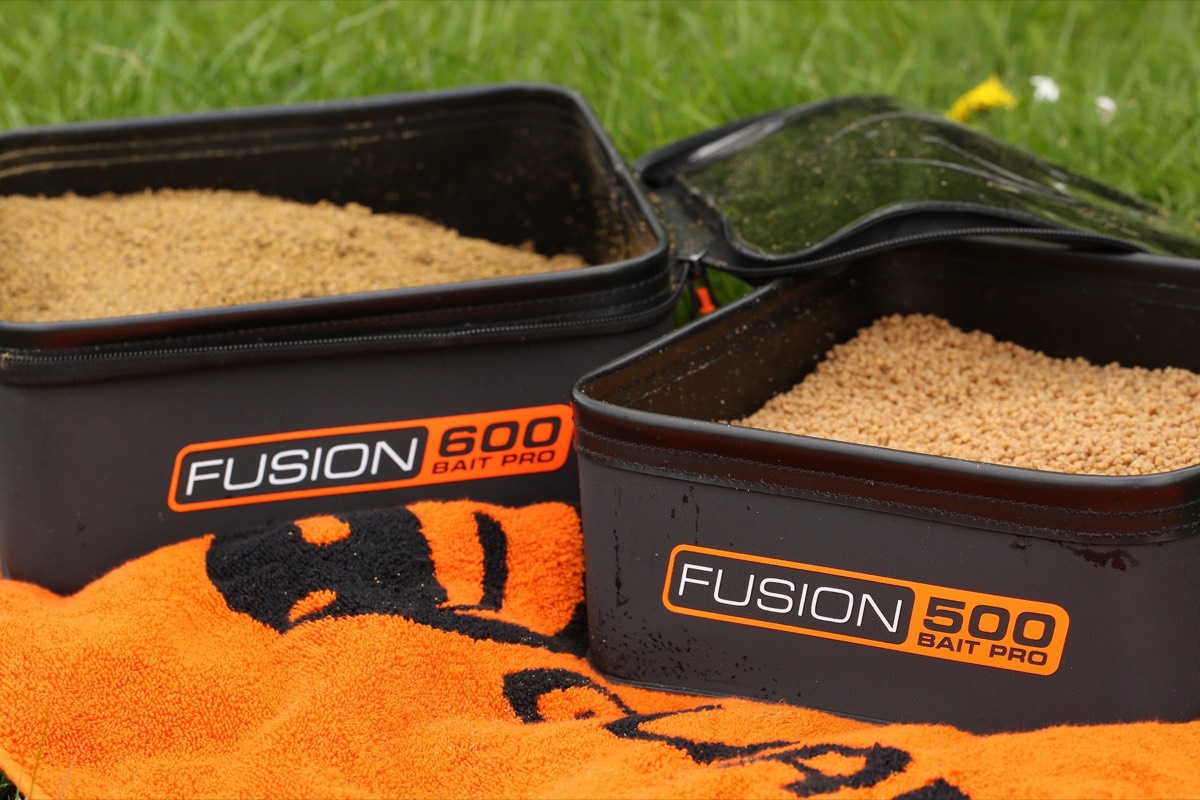 Guru Fusion 400 + Bait Pro 300 Combo
