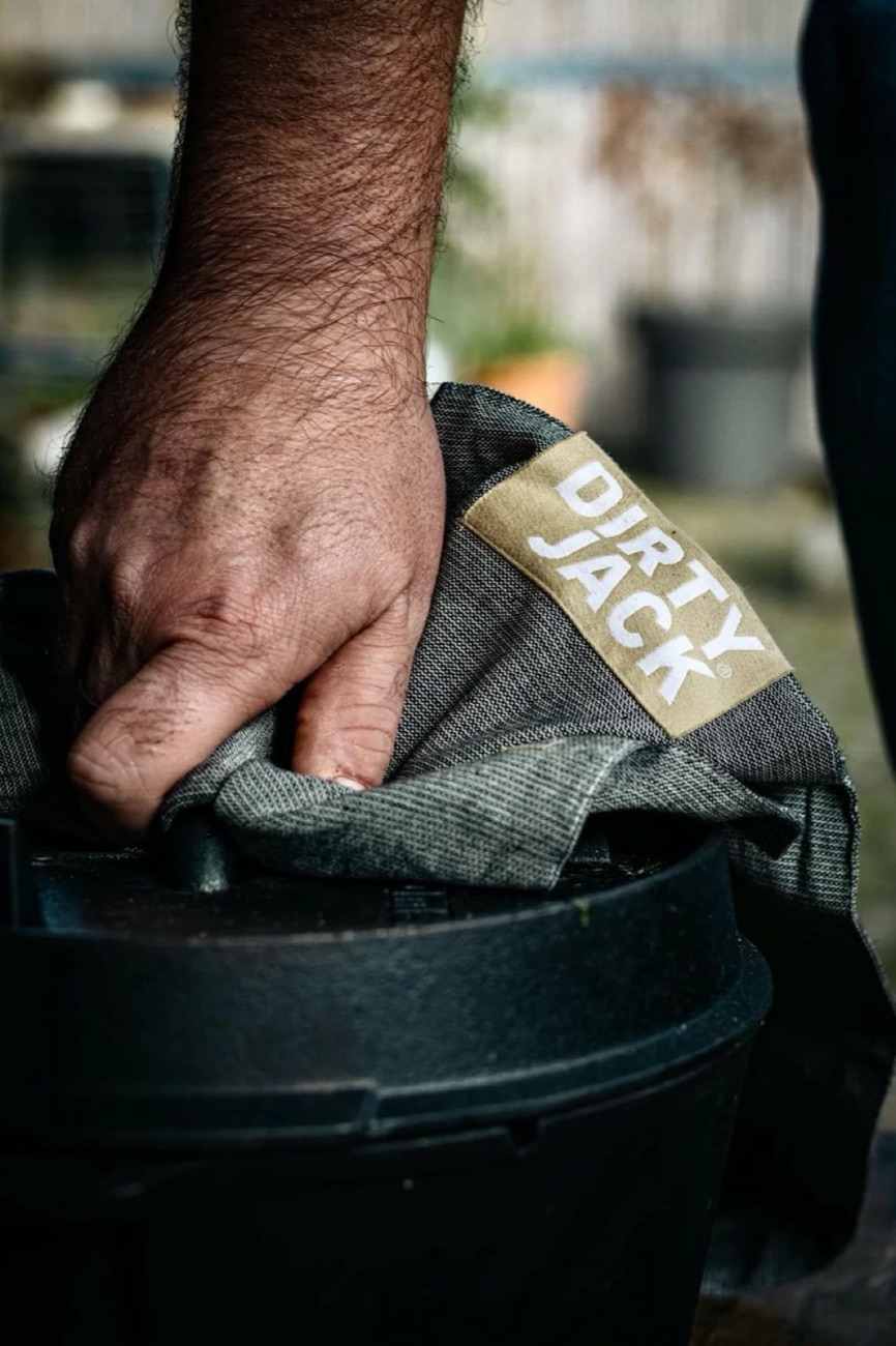 Dirty Jack Charcoal - Desert Sand Label