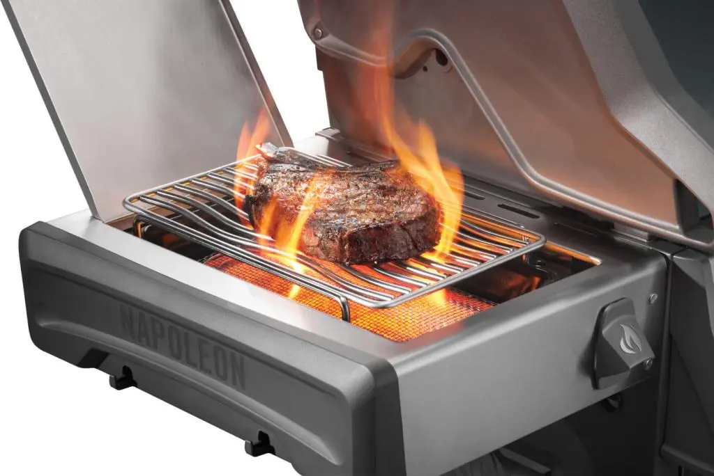 Napoleon Roque Pro 425 Met Sizzle Zone